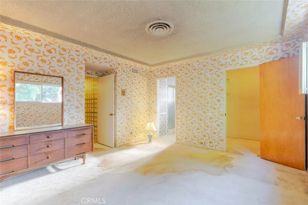 6539 Ventura Canyon Avenue, Van Nuys, California 91401 home-pic-25